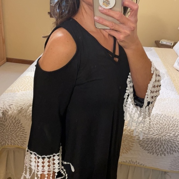 2 a T Boutique Tops - Beautiful Cold Shoulder Tunic